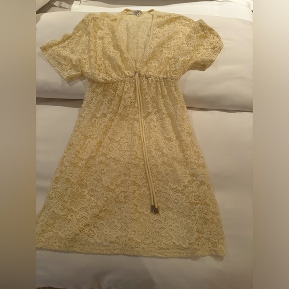 Ivory v neck cover up. - Picture 1 of 1